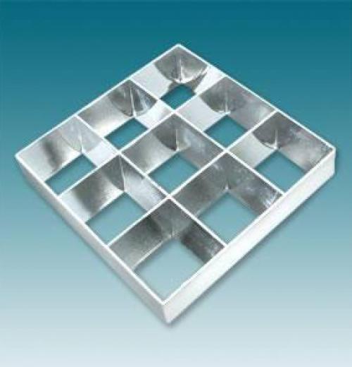 LOUVER PARABÓLICO POLIESTIRENO METALIZADO C/VERNIZ CÉLULAS 38X38X25 PLACA 603X1212MM